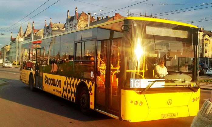 Реклама на автобусі для ЄвроШопу