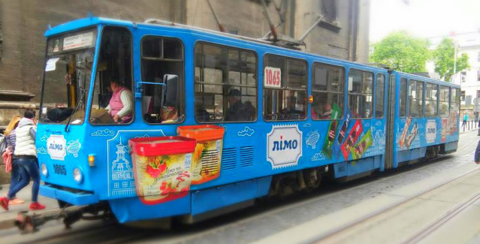 Львівська реклама на трамваї
