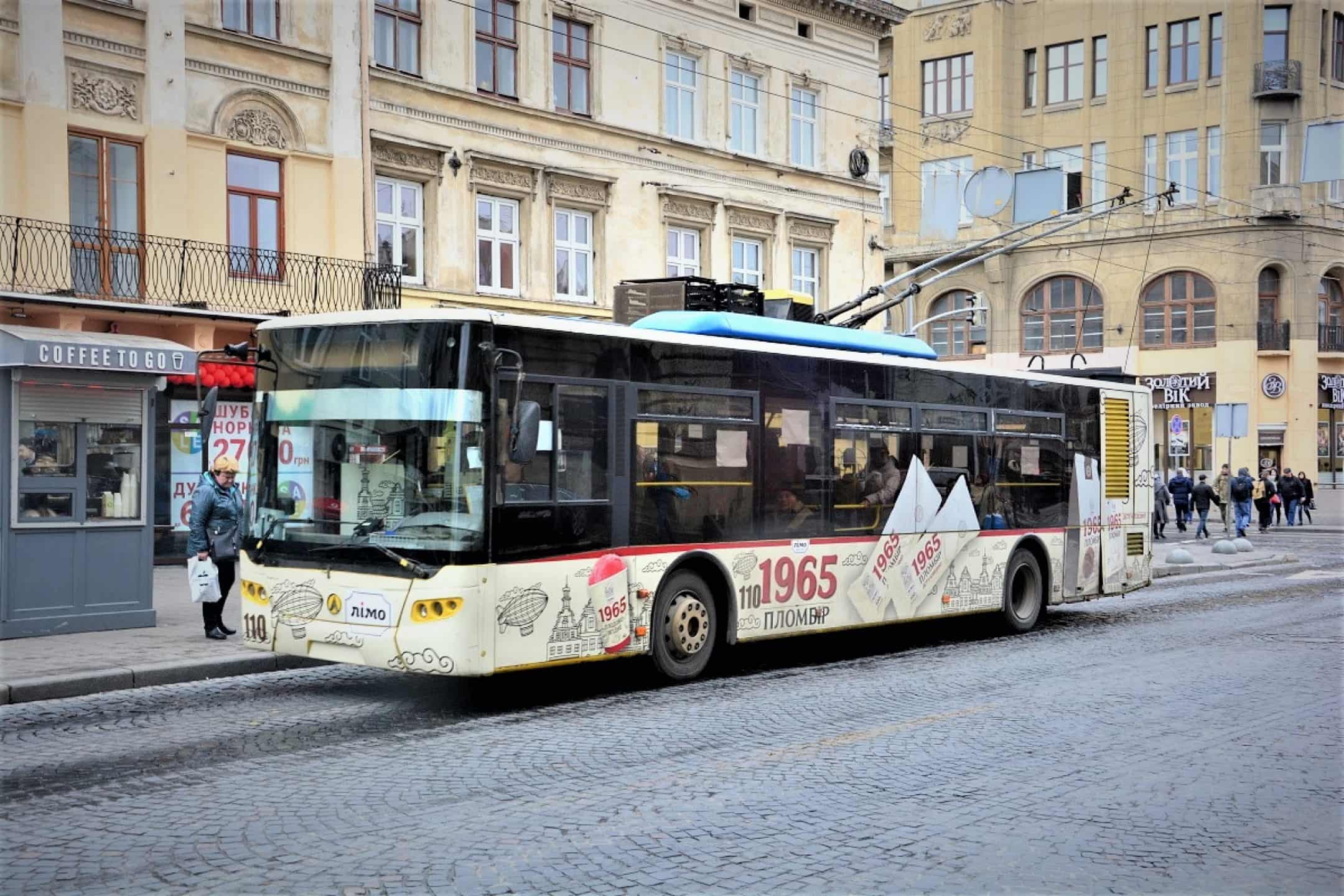 реклама на тролейбусі
