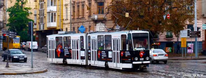 Реклама на трамваї у Львові