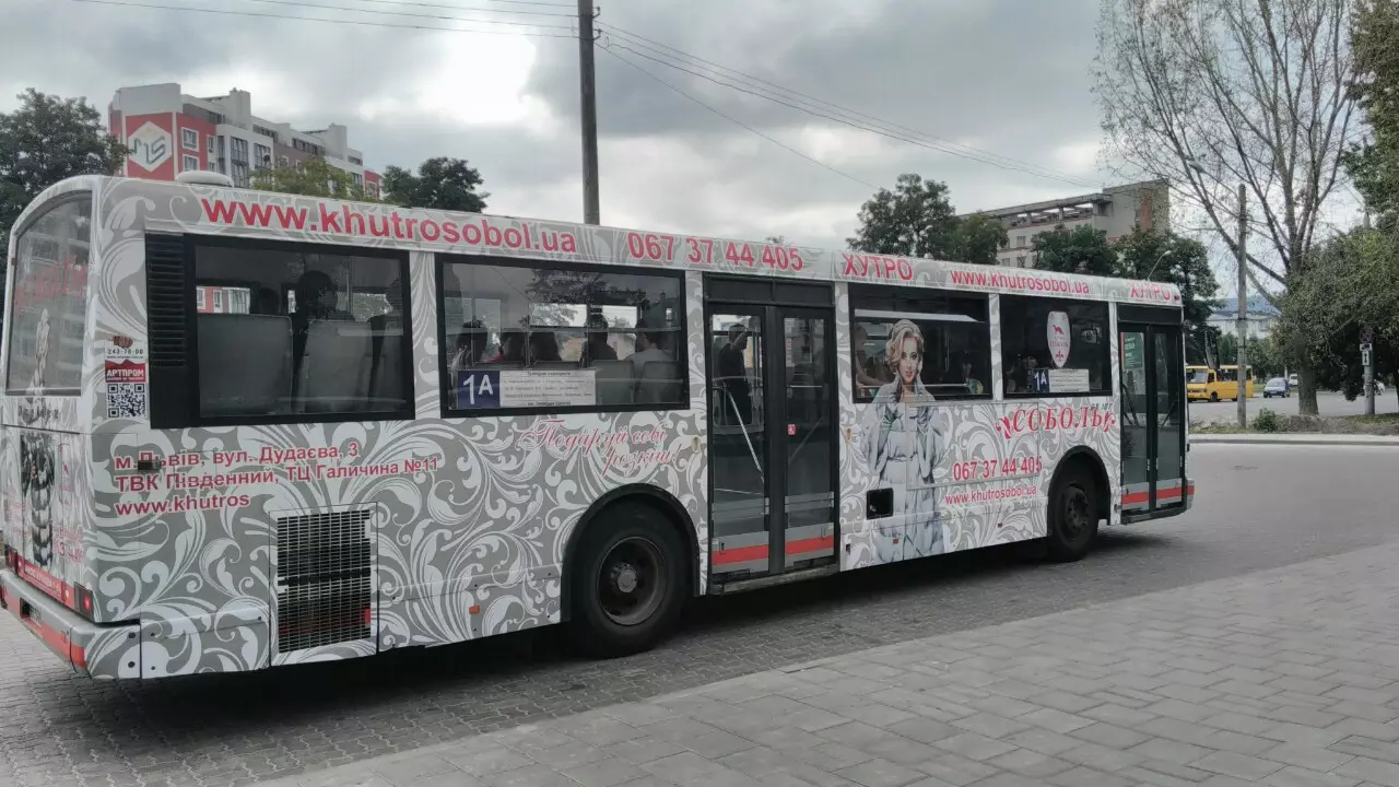 Реклама на автобусе во Львове Фото 2