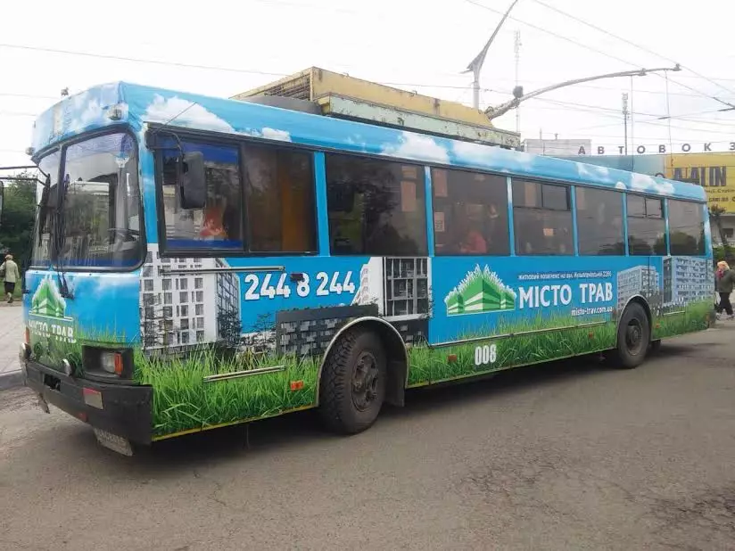 Реклама на троллейбусе во Львове для ЖК «Місто Трав» Фото 1
