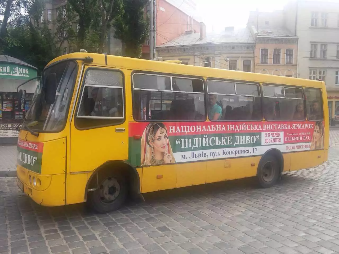 Реклама на маршрутках «Індійська виставка» Фото 1