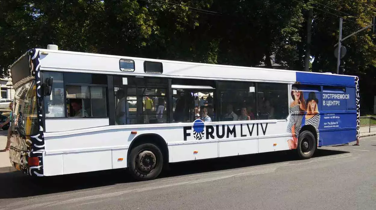 Реклама на автобусі для ТРЦ “FORUM LVIV” Фото 1