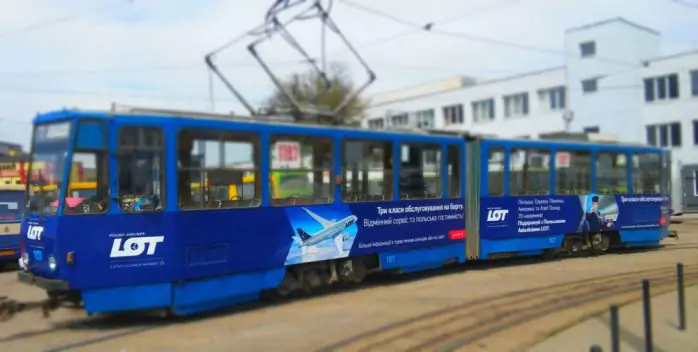 Реклама на трамваї Львів